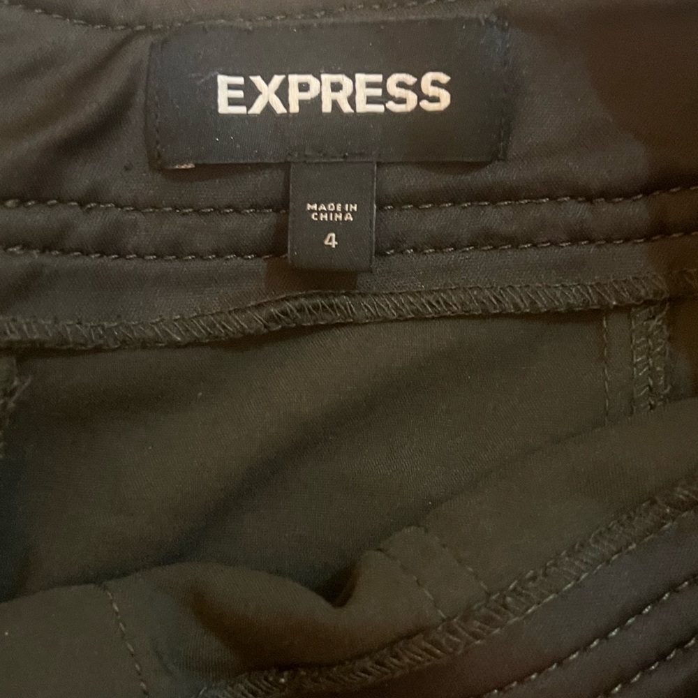 Express Pocket Skirt - Picture 3 of 4